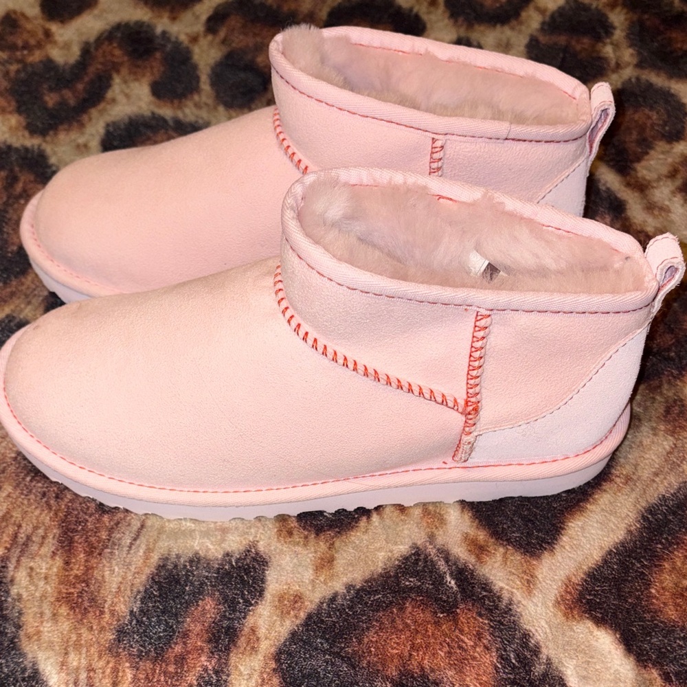 Uggs valentine Pink ultra mini